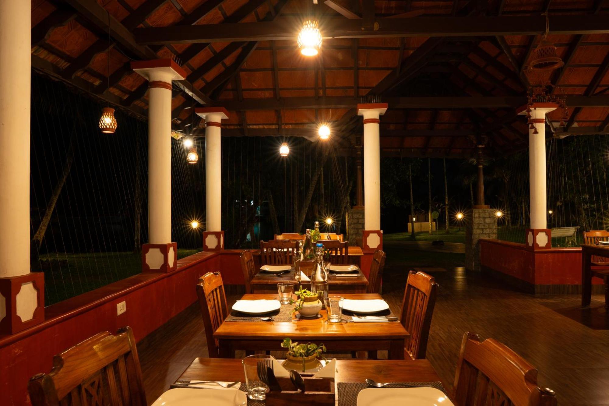 Palmgrove Lake Resort Alappuzha Exterior foto