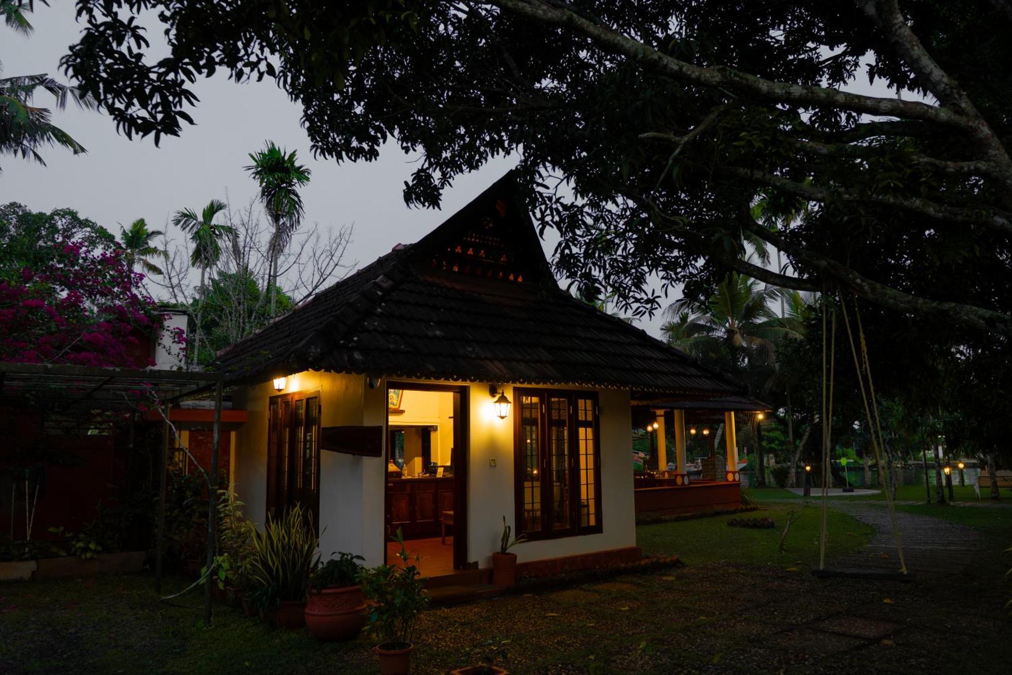Palmgrove Lake Resort Alappuzha Exterior foto